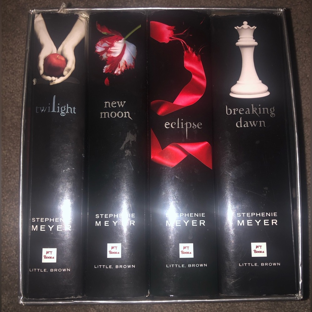 Full Set Of The “Twilight Series” Books